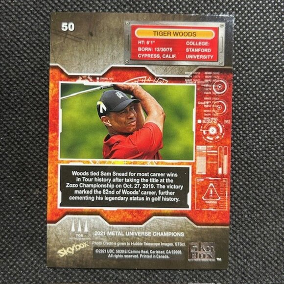 2021 TIGER WOODS Skybox Metal Universe #50 Golf Legend PGA - Picture 2 of 2